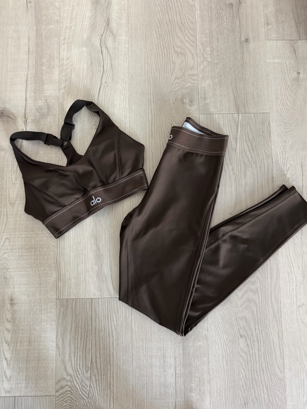 ALO Yoga Airlift Bra and Legging Espresso Size Small (Set)